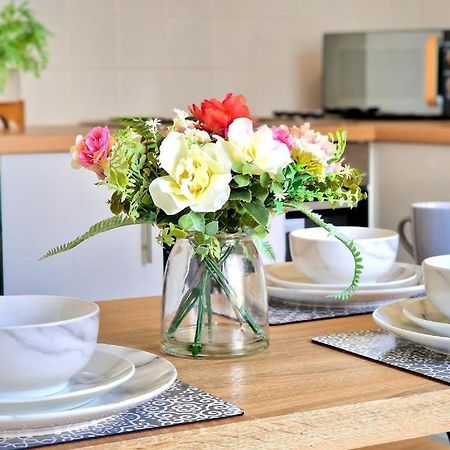 St Johns House 3 Ensuite Rooms Available Бърнли Екстериор снимка