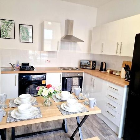 St Johns House 3 Ensuite Rooms Available Бърнли Екстериор снимка