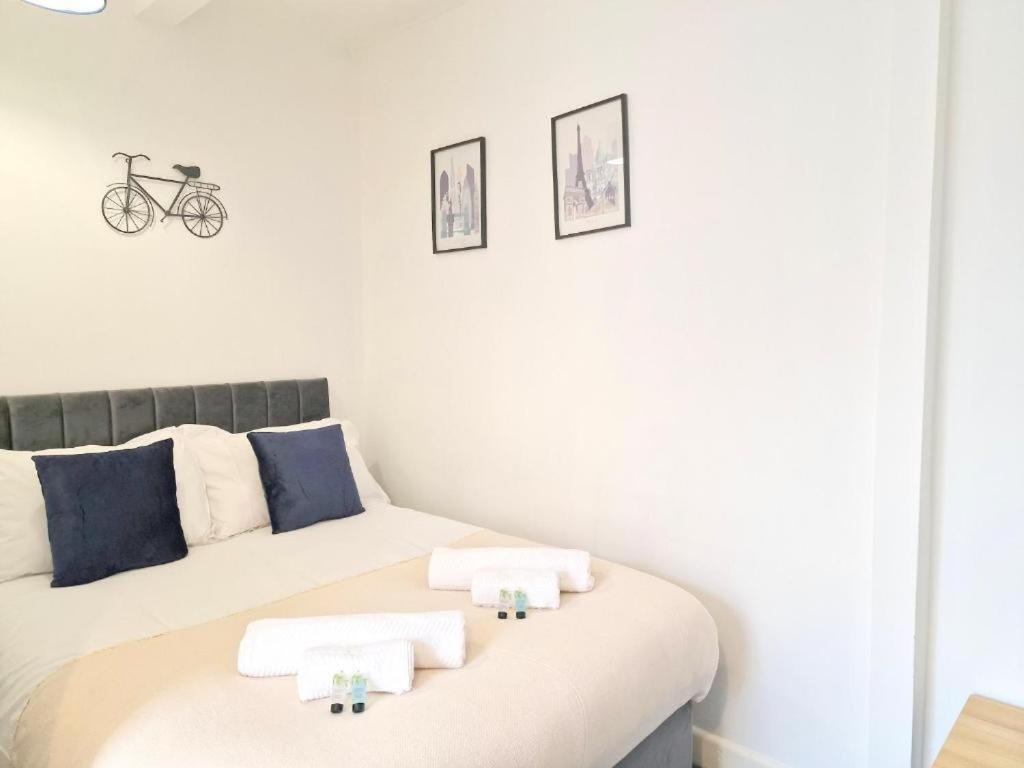 St Johns House 3 Ensuite Rooms Available Бърнли Екстериор снимка