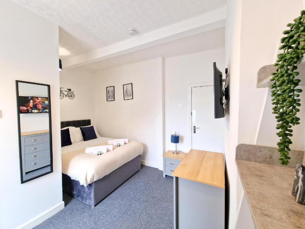 St Johns House 3 Ensuite Rooms Available Бърнли Екстериор снимка