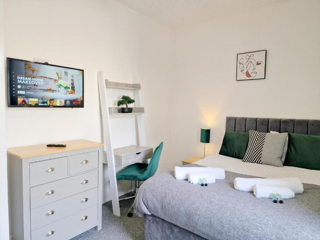 St Johns House 3 Ensuite Rooms Available Бърнли Екстериор снимка
