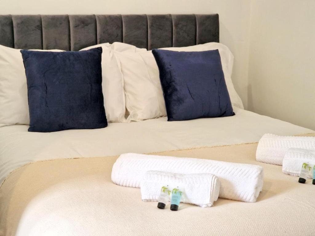 St Johns House 3 Ensuite Rooms Available Бърнли Екстериор снимка
