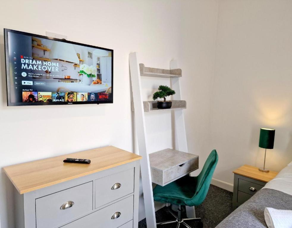 St Johns House 3 Ensuite Rooms Available Бърнли Екстериор снимка