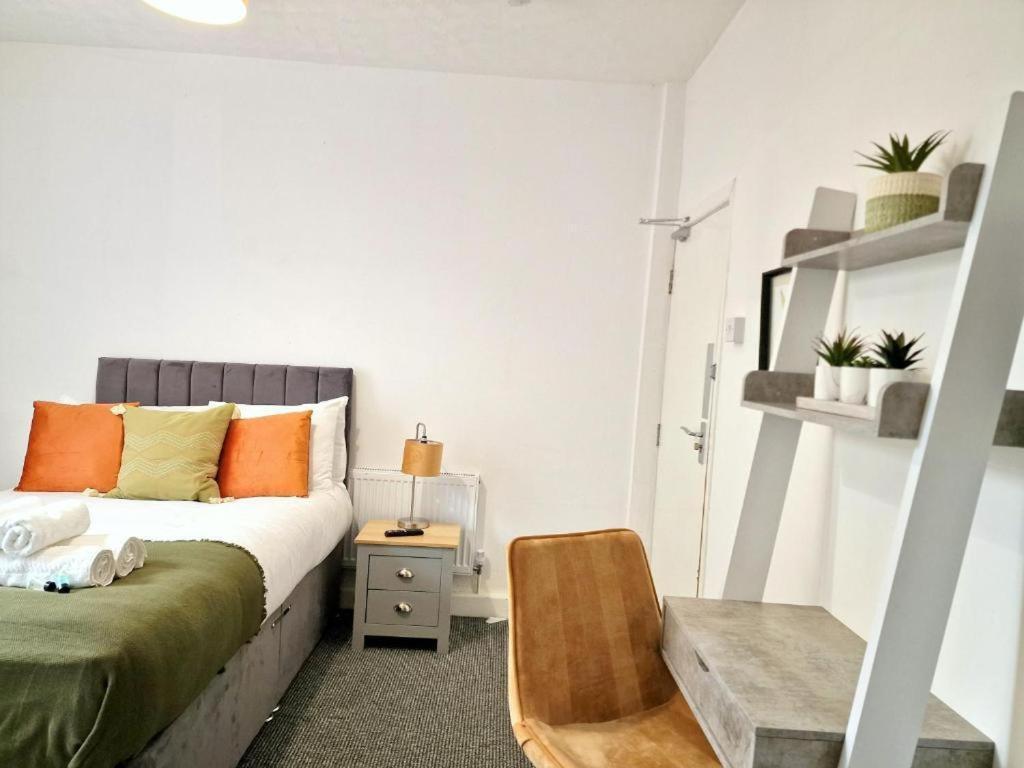 St Johns House 3 Ensuite Rooms Available Бърнли Екстериор снимка