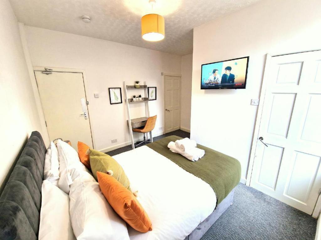 St Johns House 3 Ensuite Rooms Available Бърнли Екстериор снимка