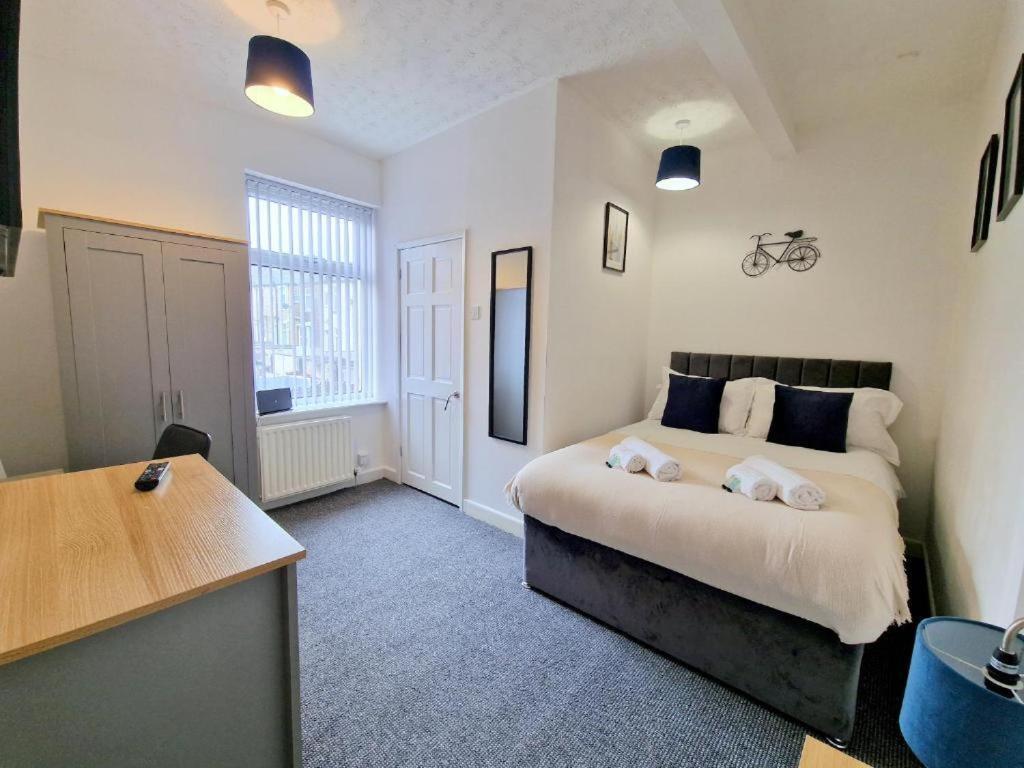 St Johns House 3 Ensuite Rooms Available Бърнли Екстериор снимка
